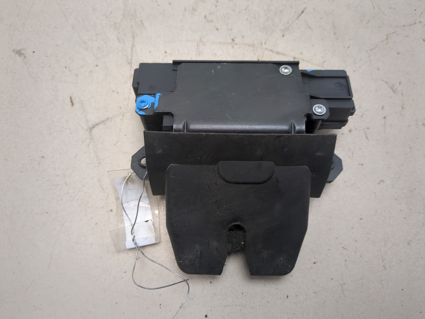 Замок багажника