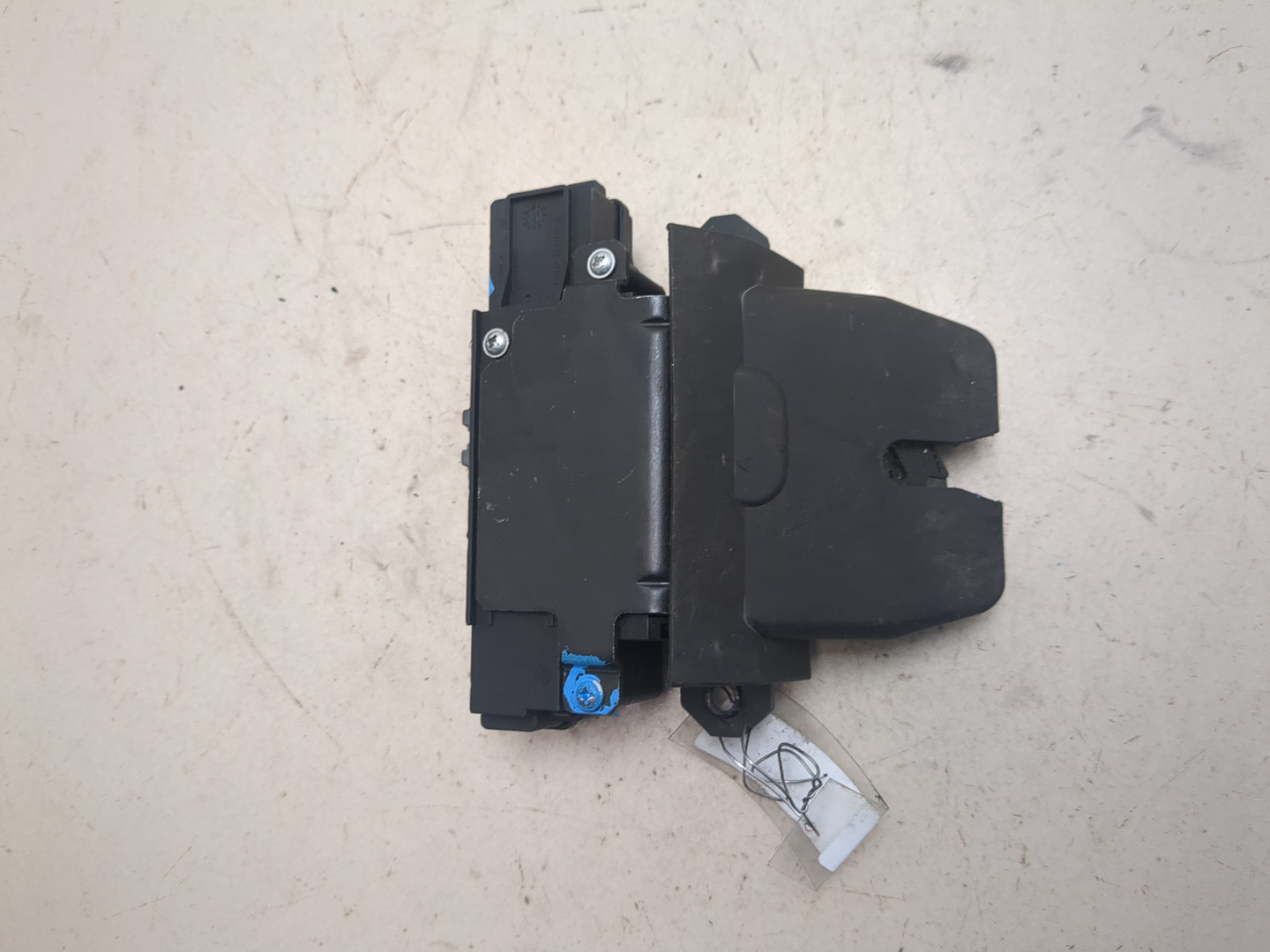 Замок багажника