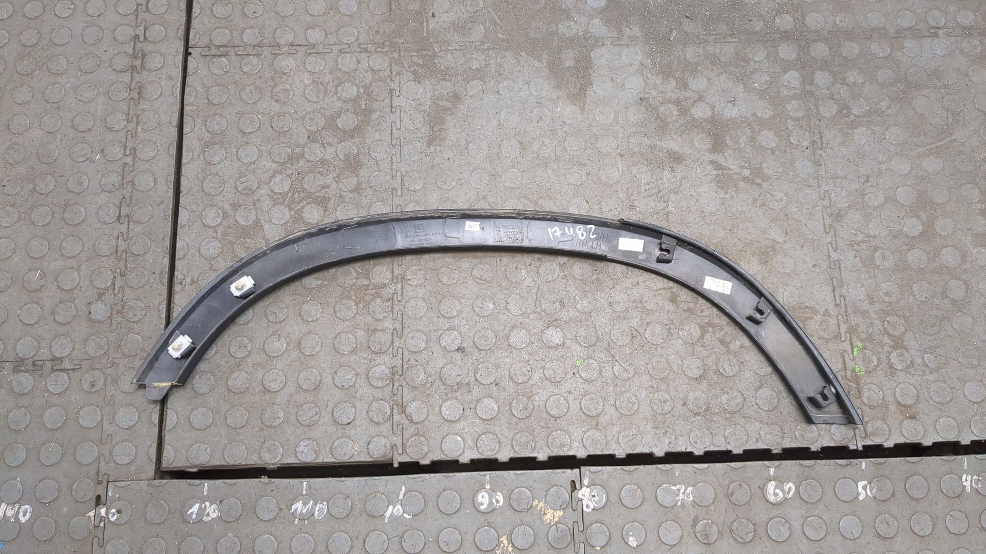 Накладка заднего крыла левого