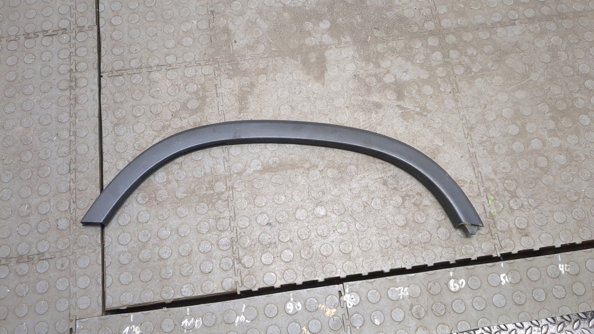 Накладка заднего крыла левого