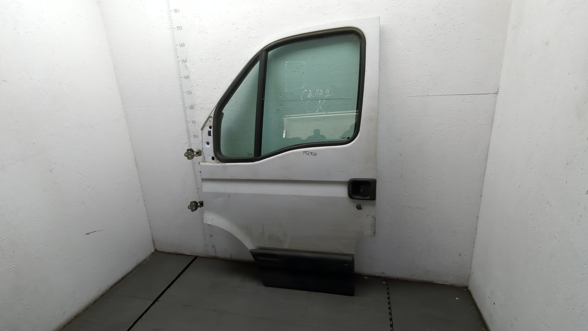 Дверь передняя левая