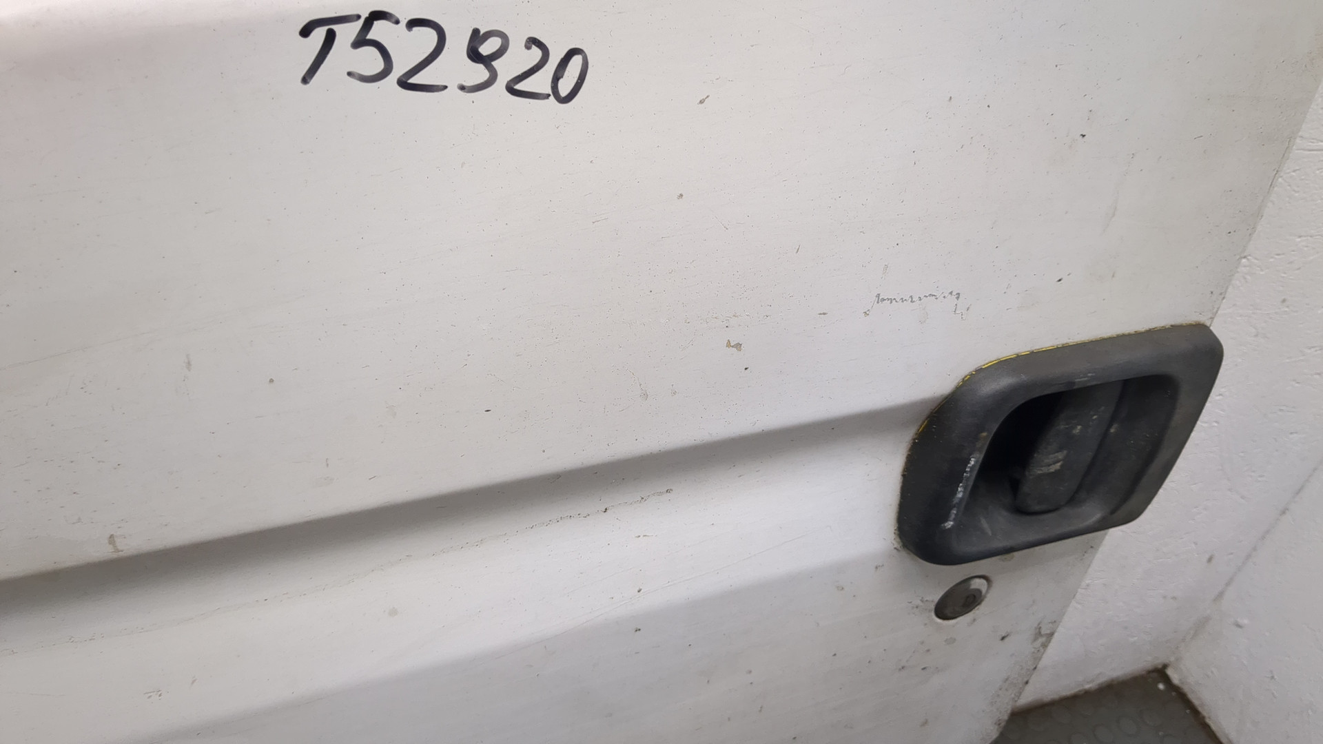 Дверь передняя левая