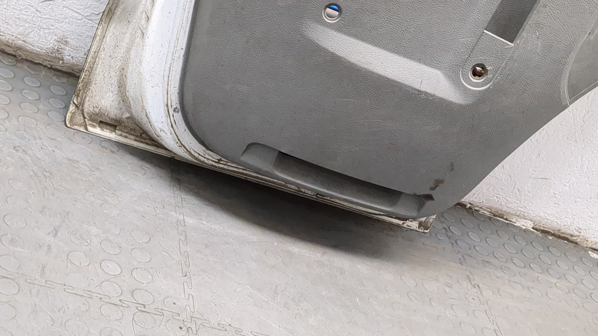 Дверь передняя левая