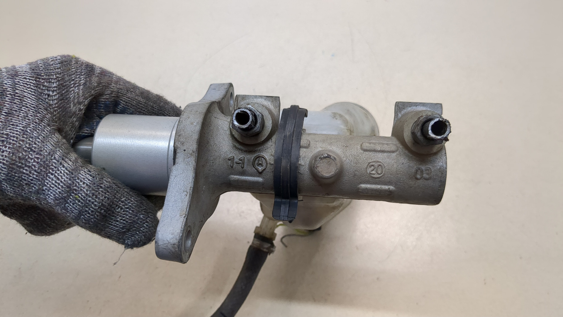 Цилиндр тормозной главный