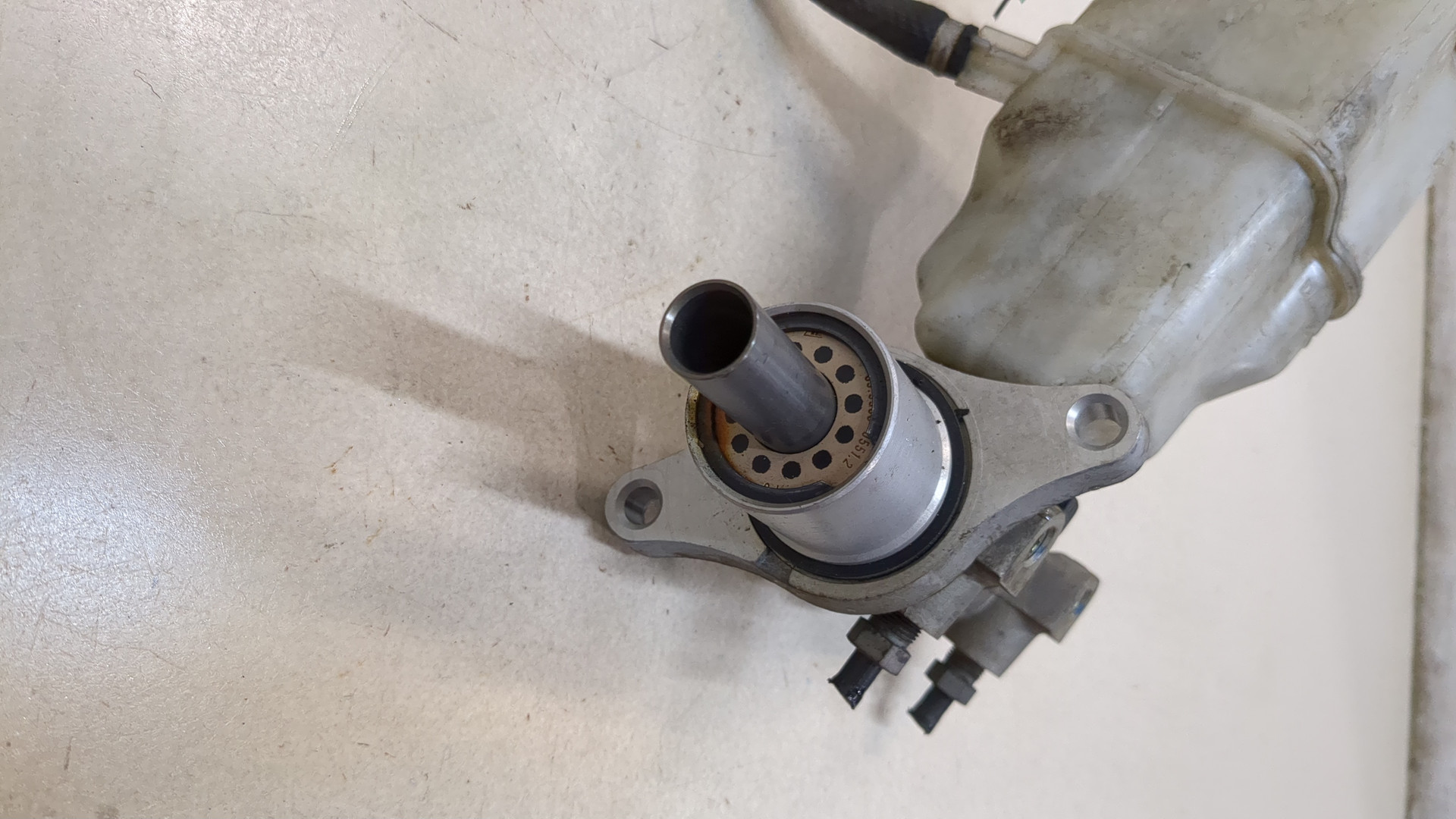 Цилиндр тормозной главный