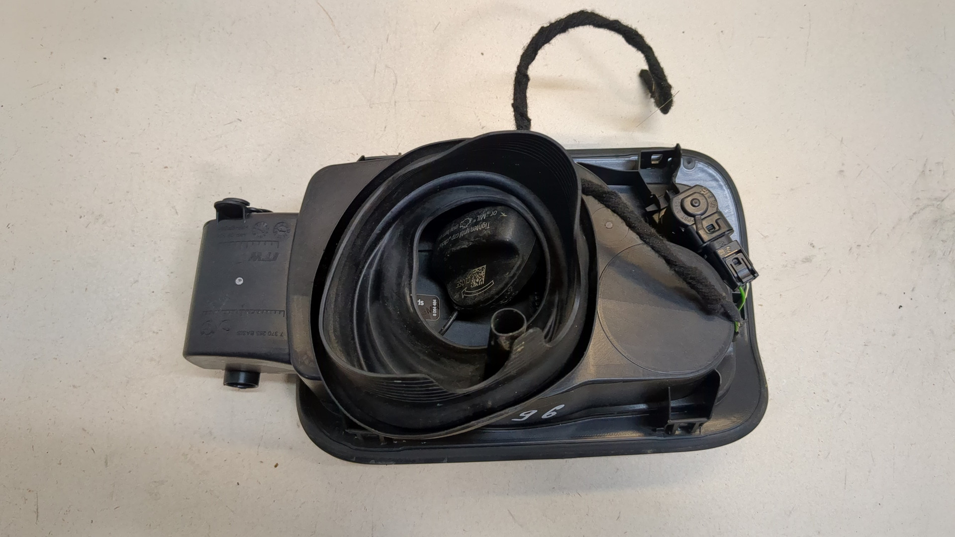 Лючок бензобака