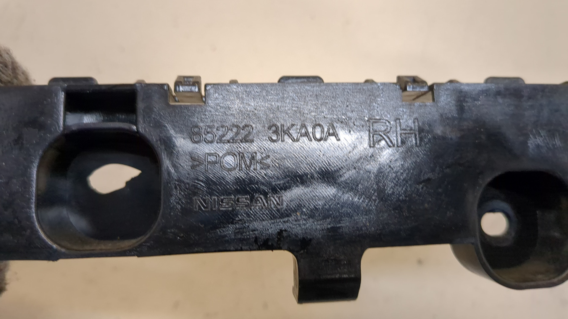 Кронштейн заднего бампера правый