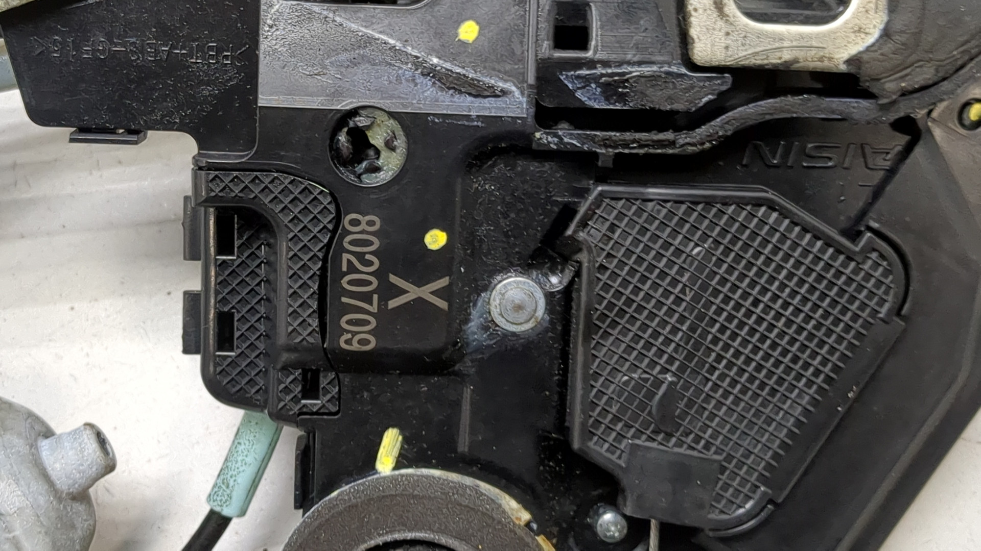 Замок двери задней левой