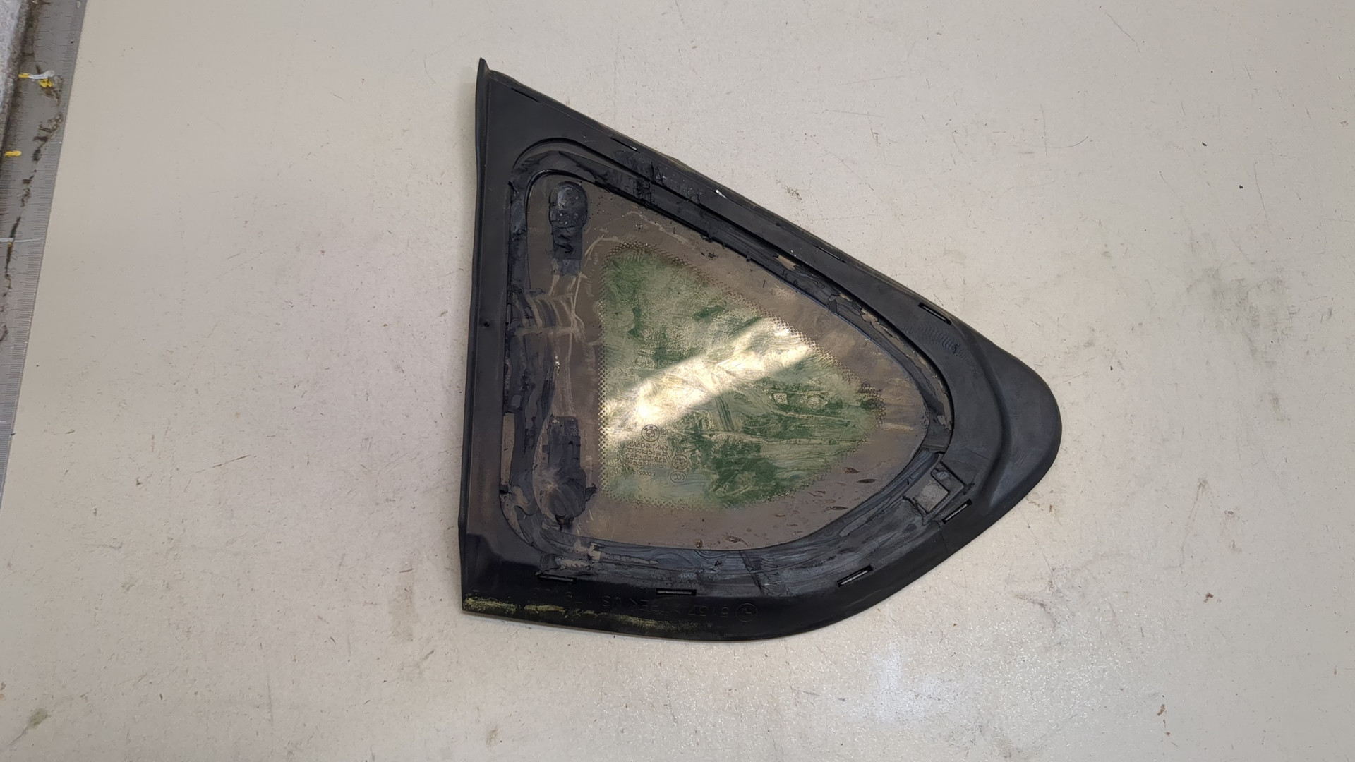 Стекло кузовное глухое правое