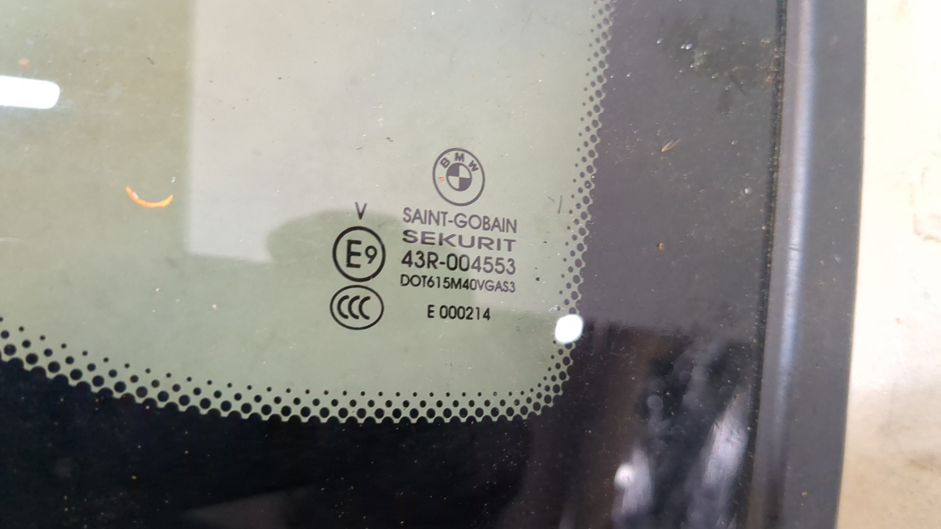 Стекло кузовное глухое правое