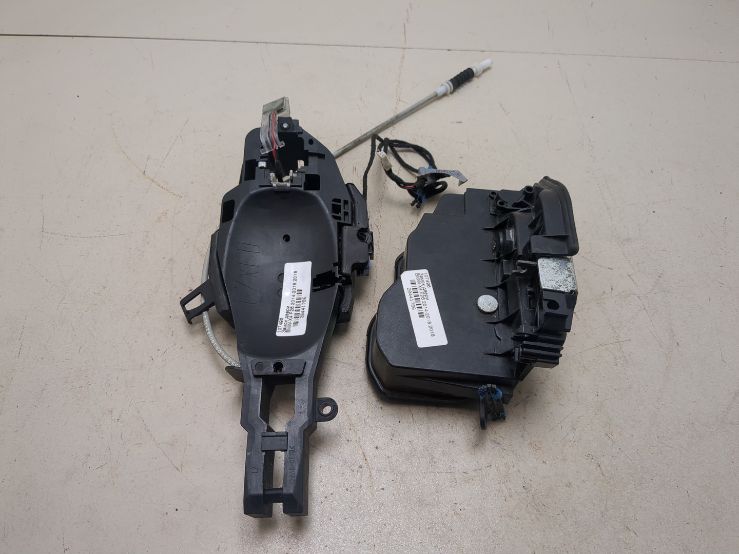 Замок двери передней левой