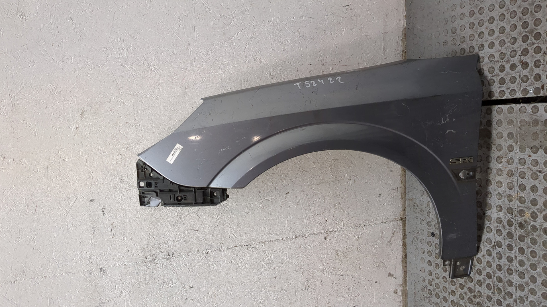 Крыло переднее левое