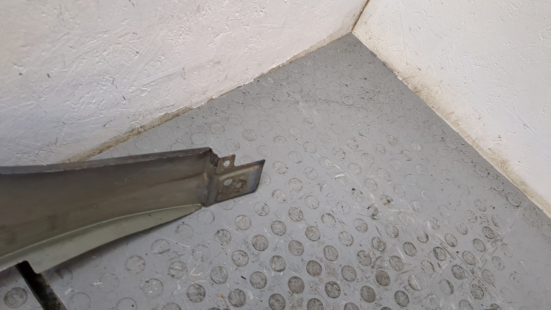 Крыло переднее левое