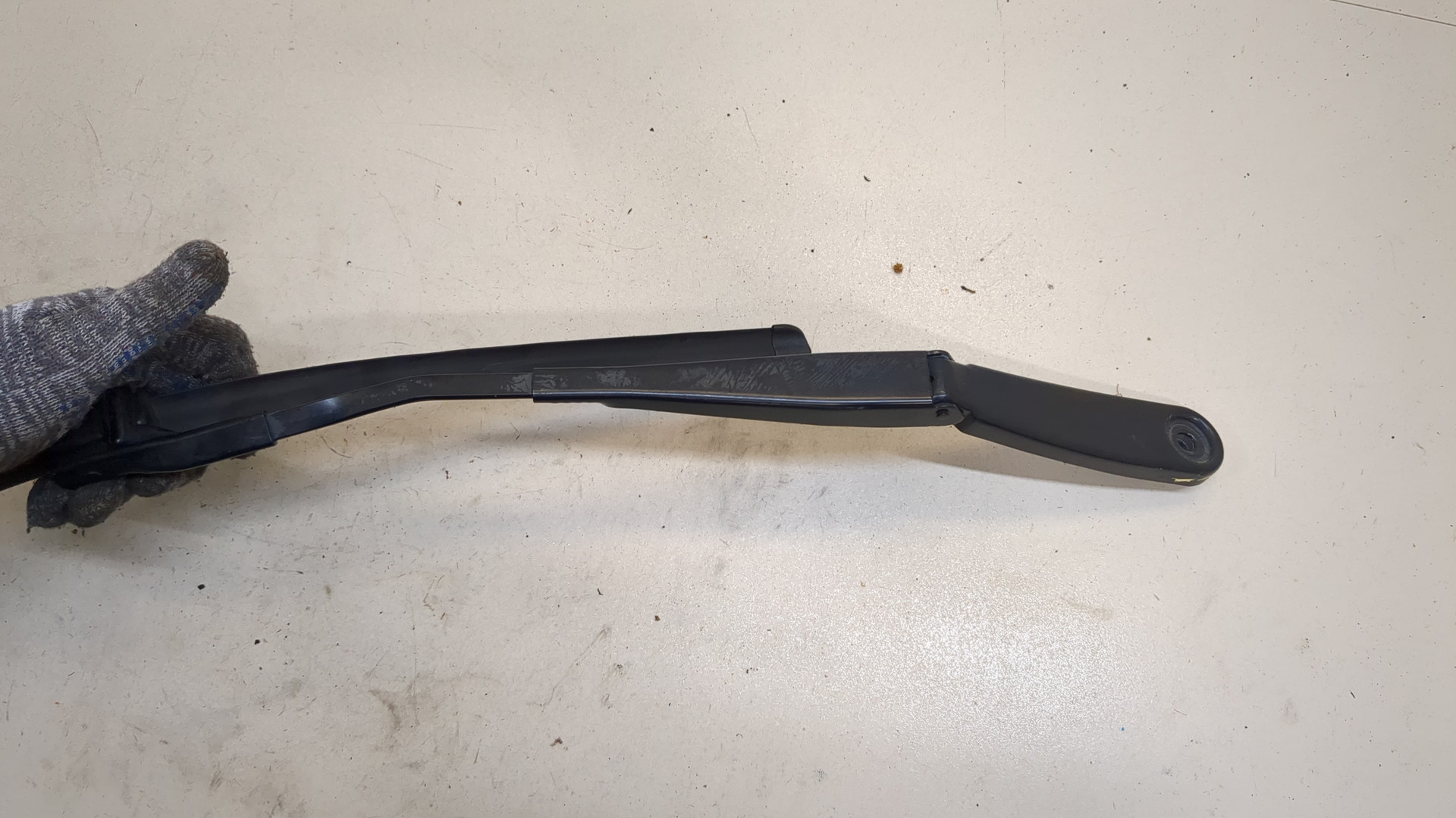 Поводок стеклоочистителя передний правый