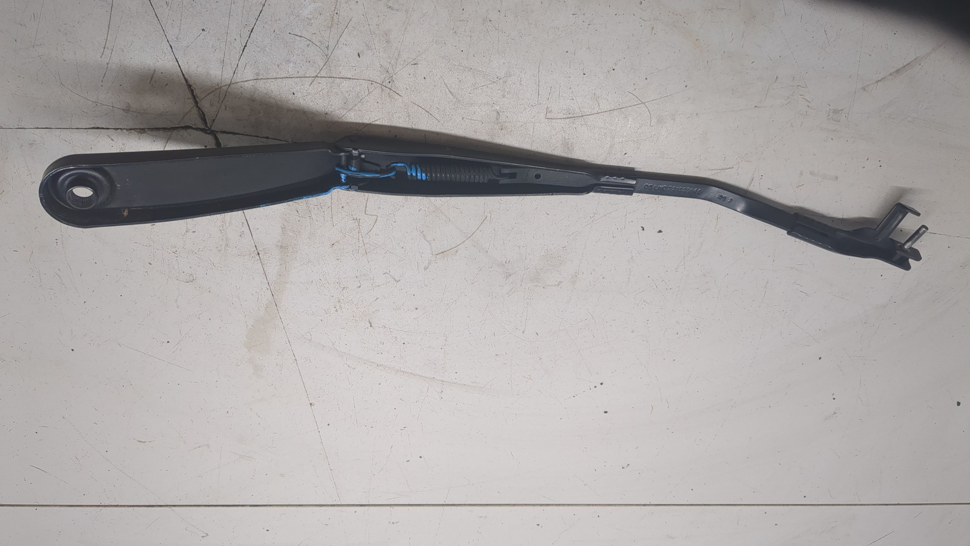 Поводок стеклоочистителя передний правый