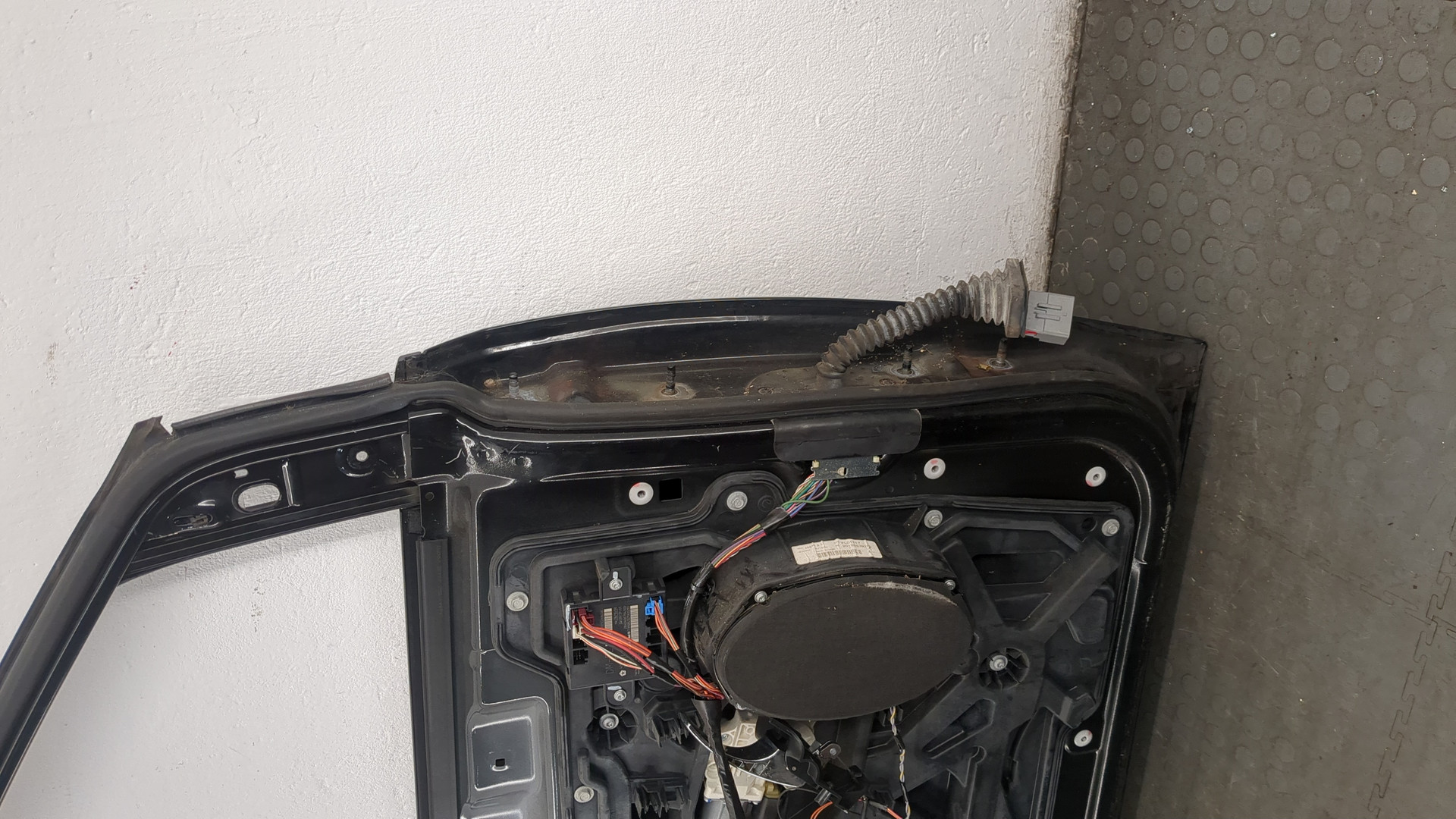 Дверь передняя левая