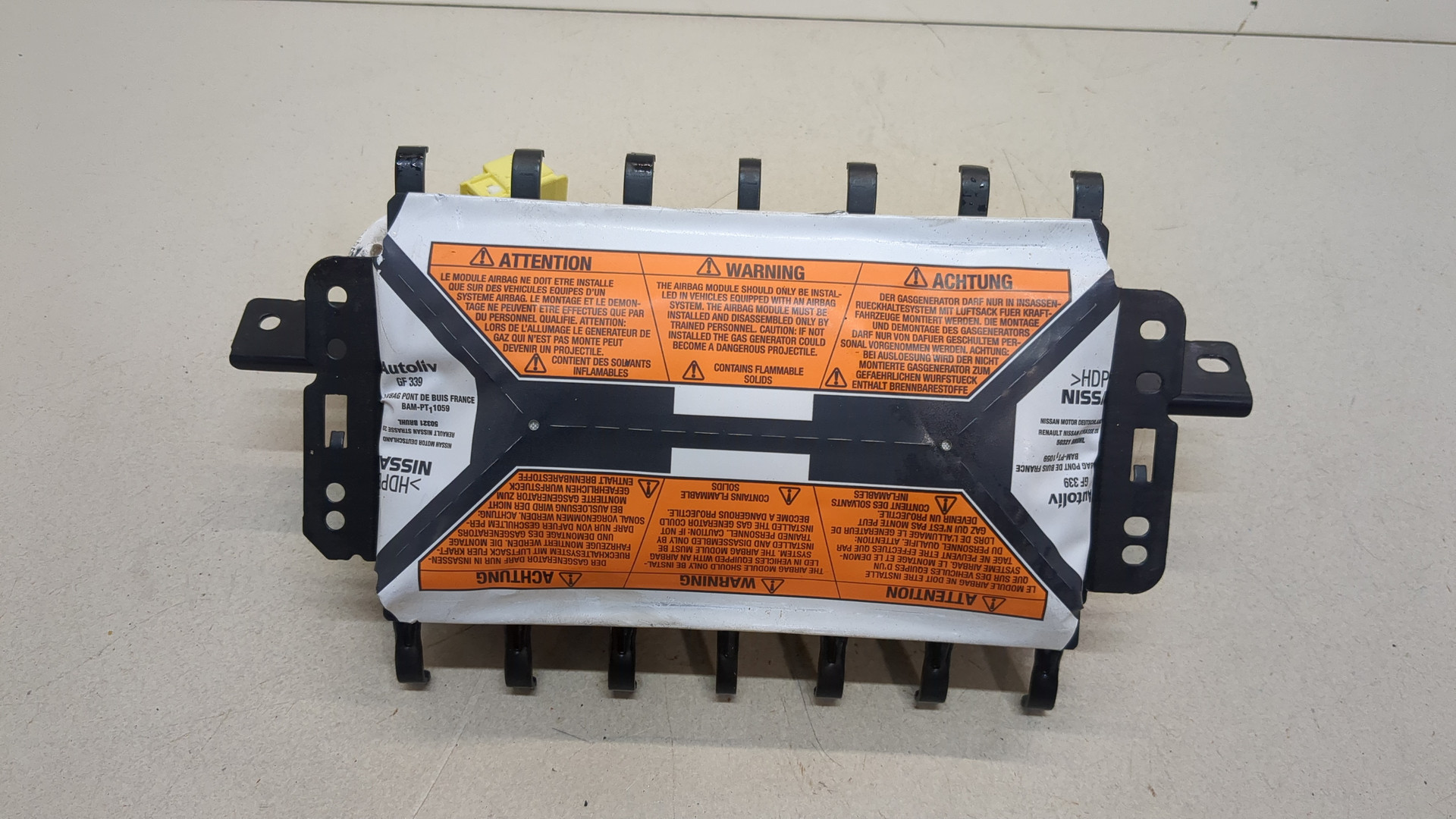 Подушка безопасности пассажирская (в торпедо)