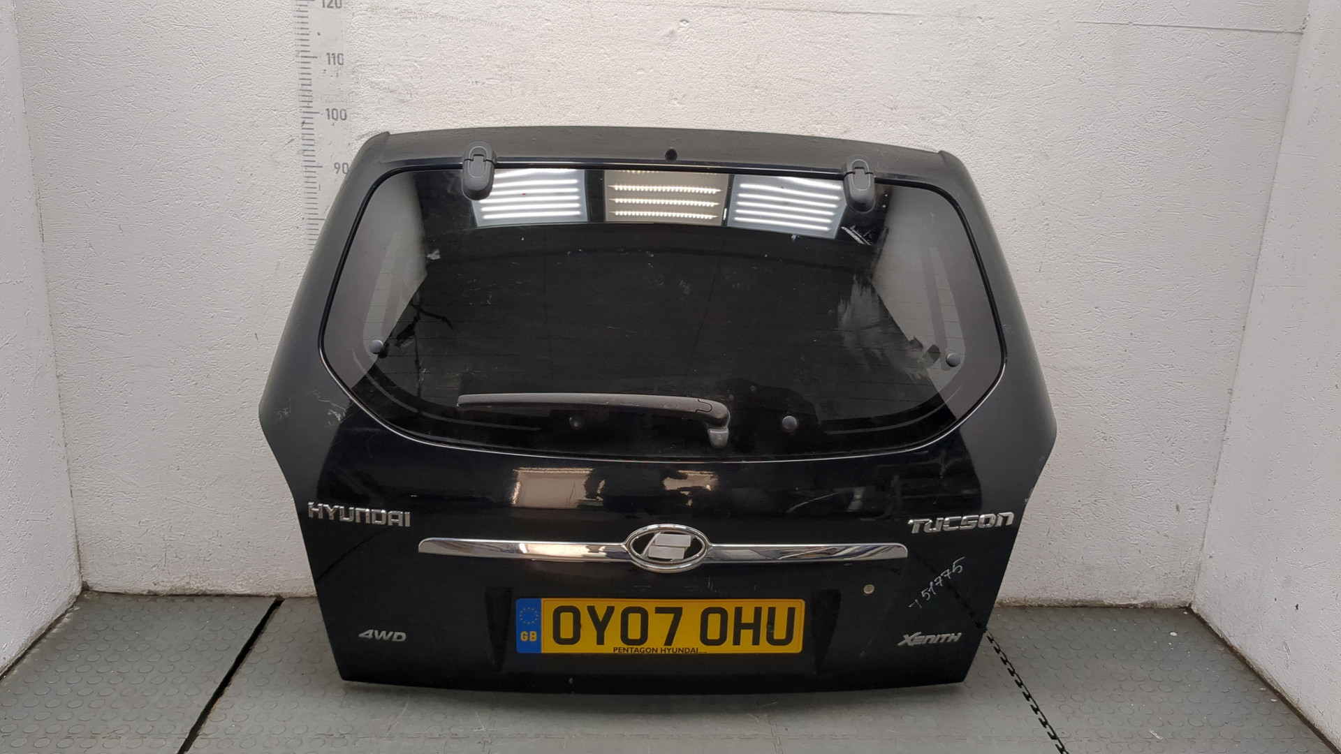 Дверь багажника