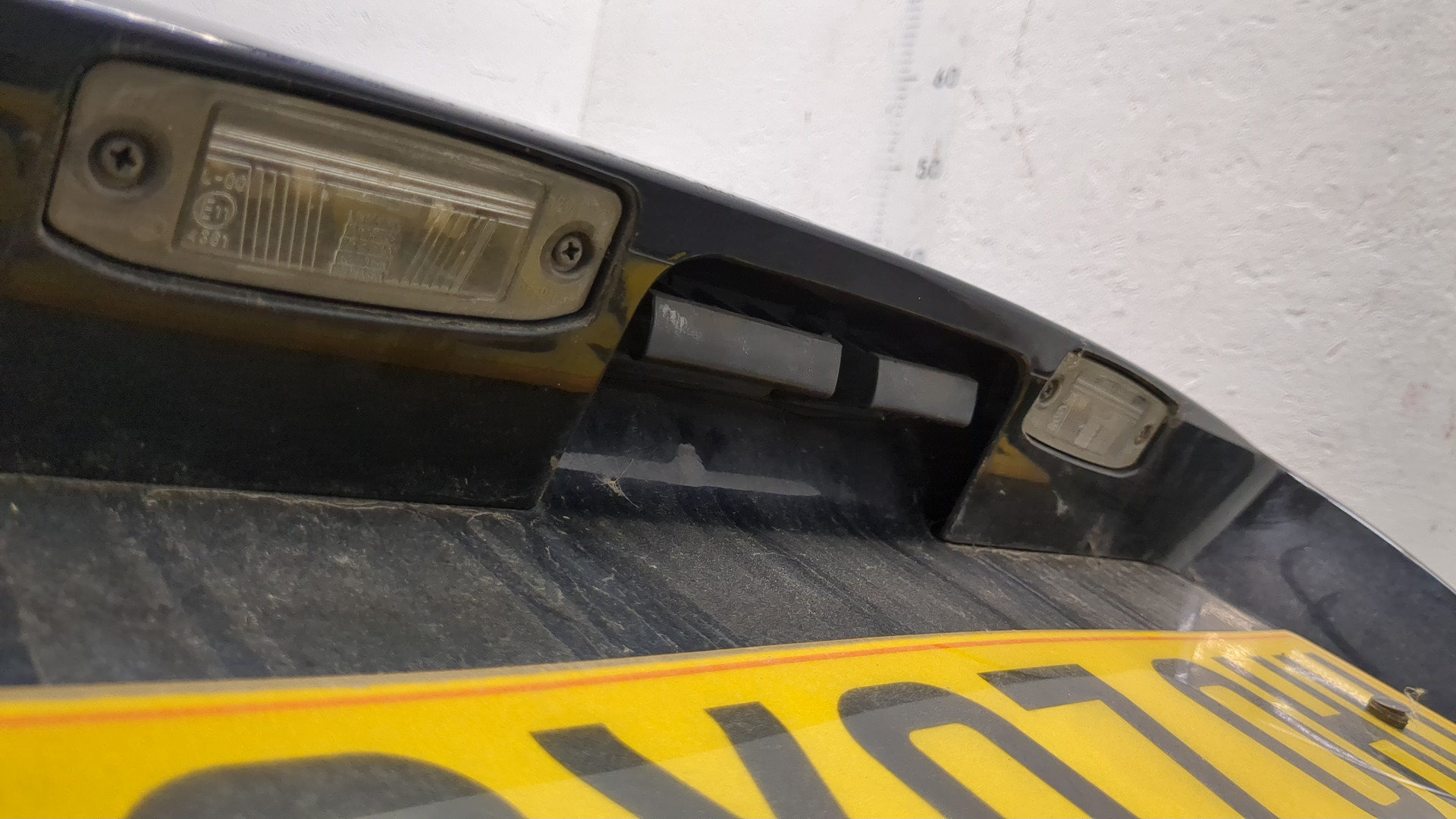 Дверь багажника