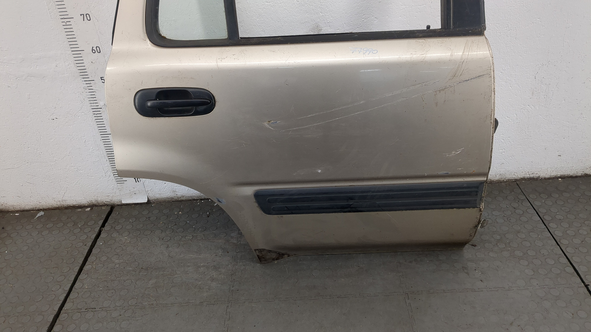 Дверь задняя правая