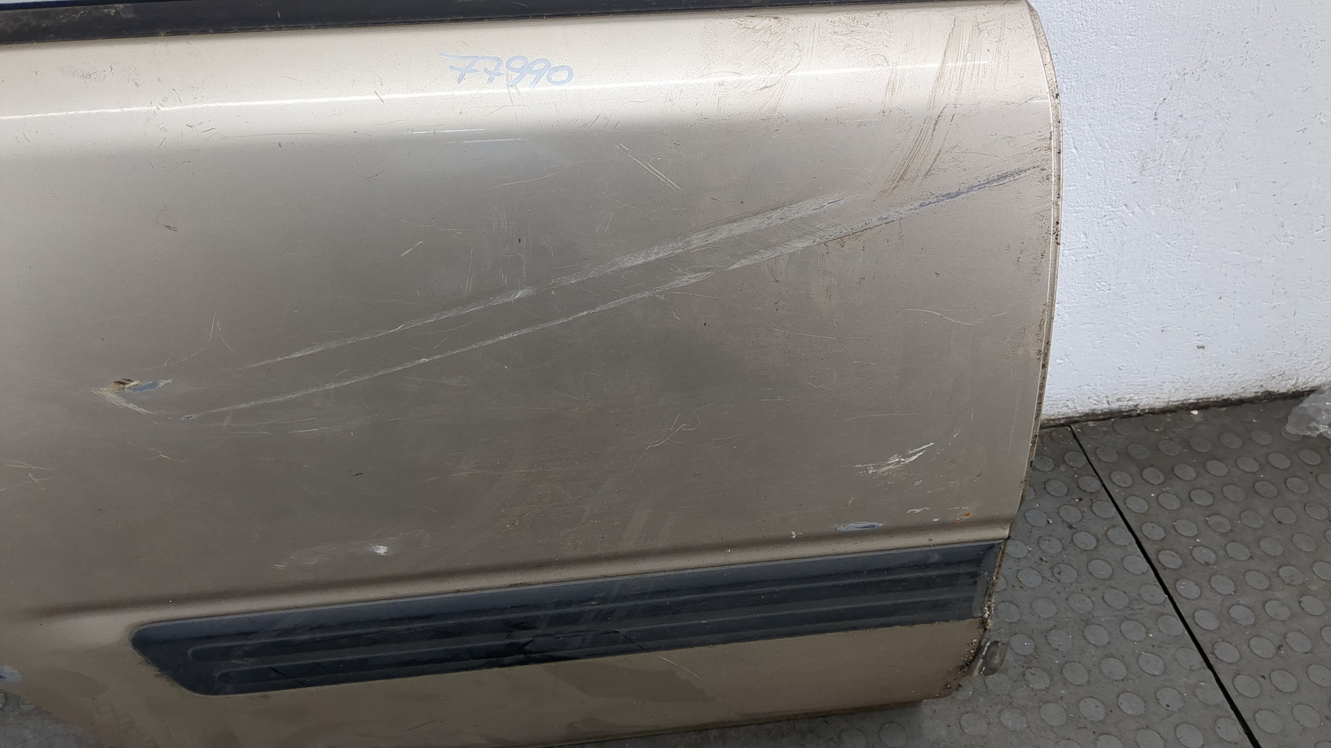 Дверь задняя правая