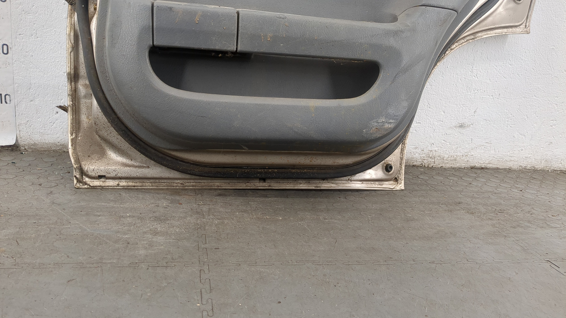 Дверь задняя правая