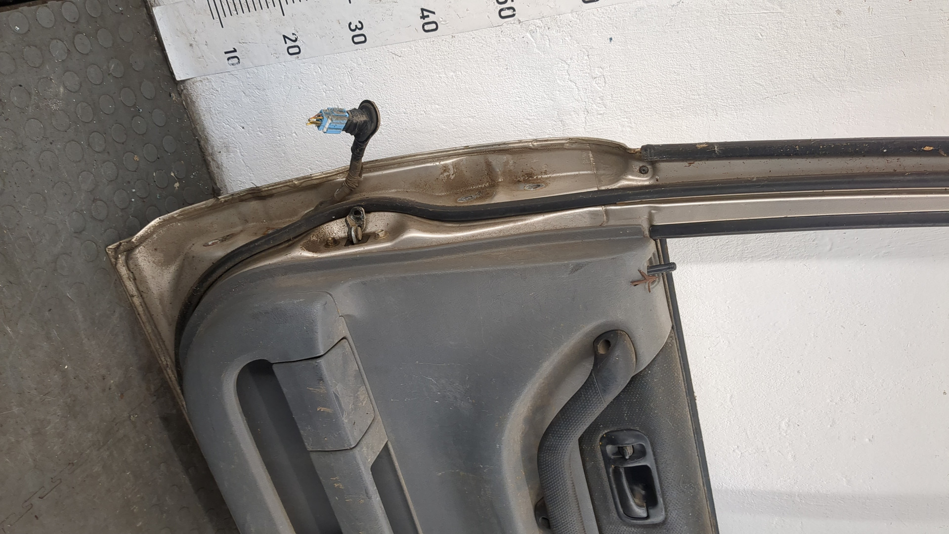 Дверь задняя правая