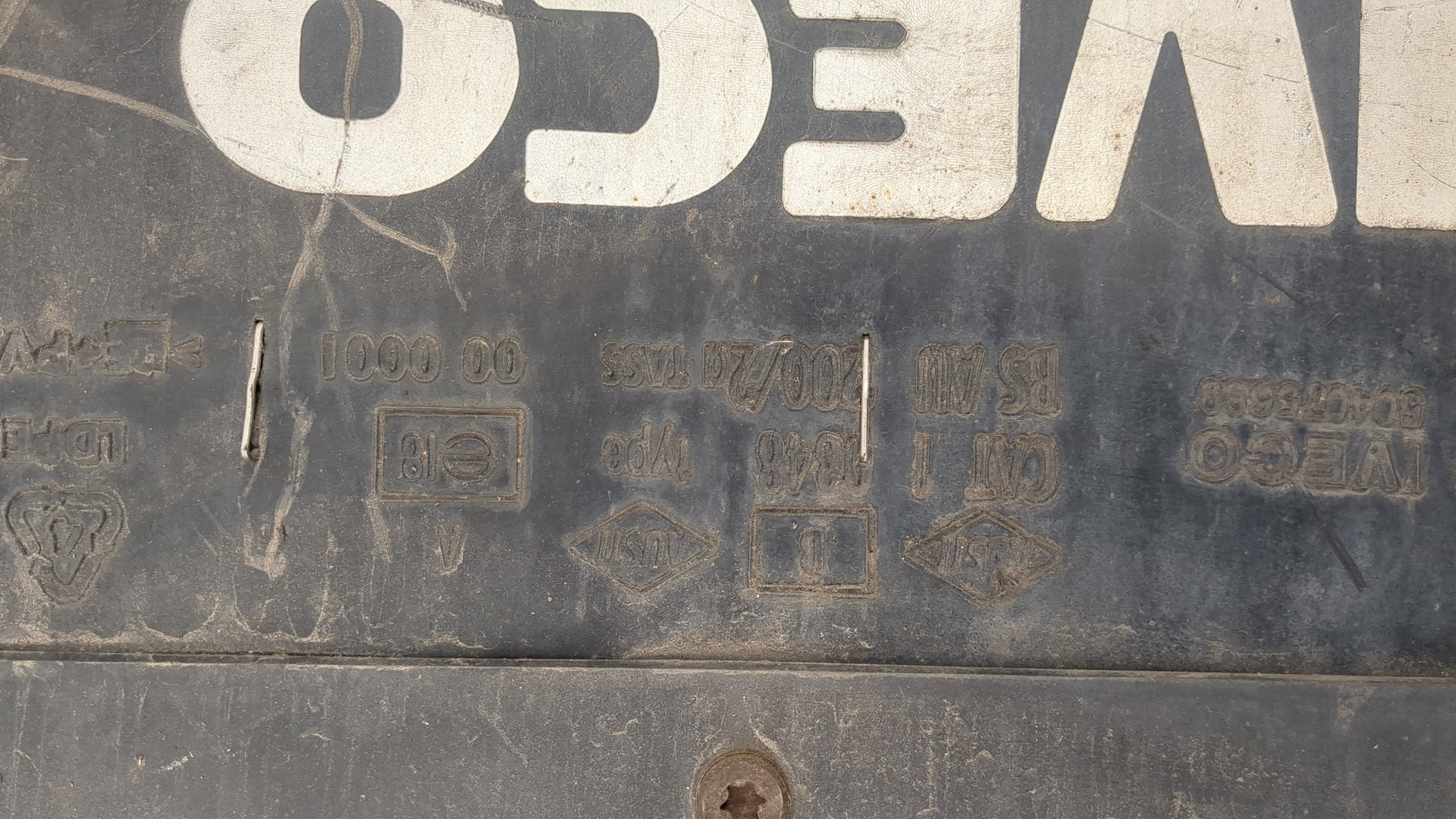 Крыло переднее левое