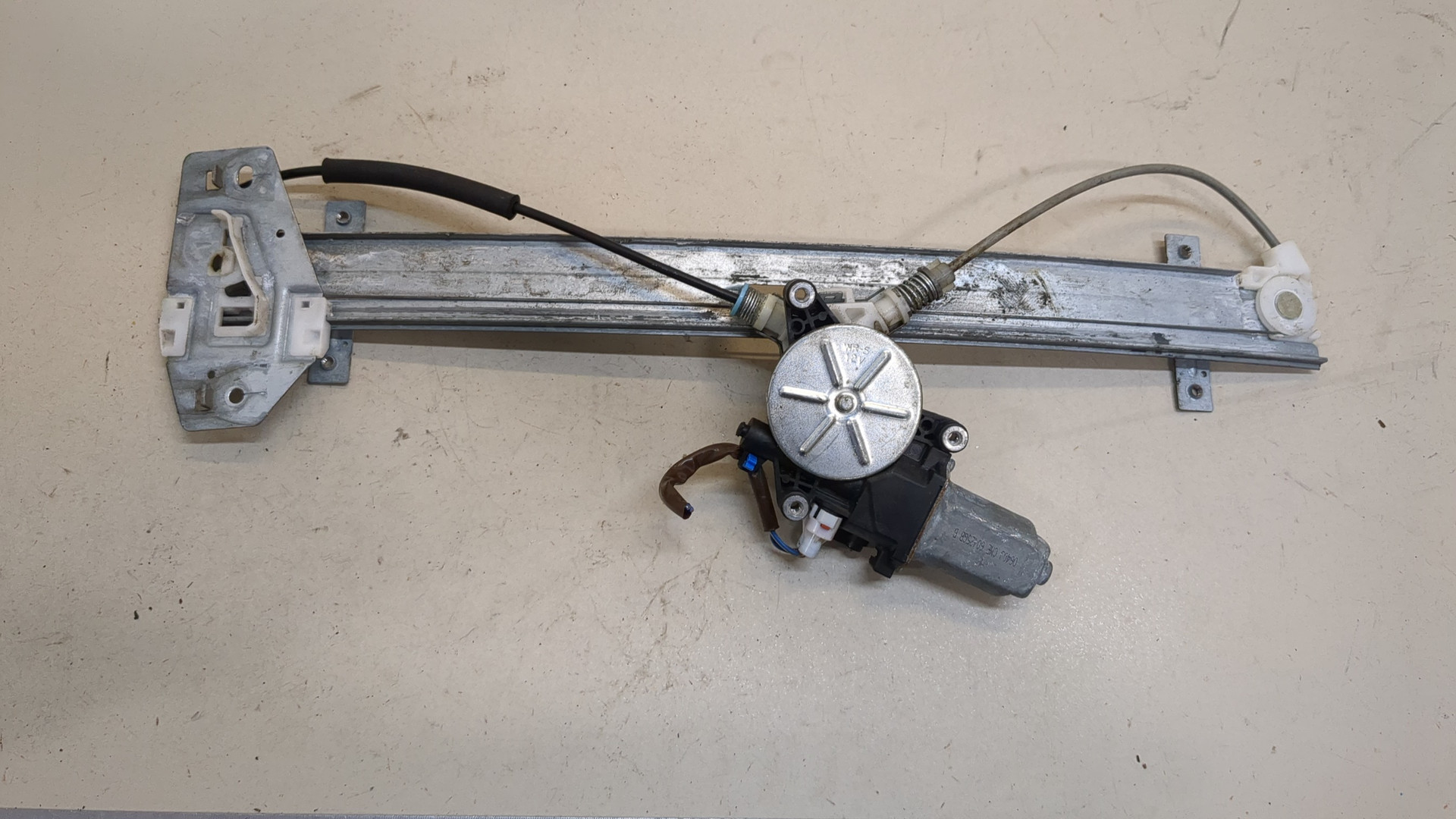 Стеклоподъемник электр. задний левый