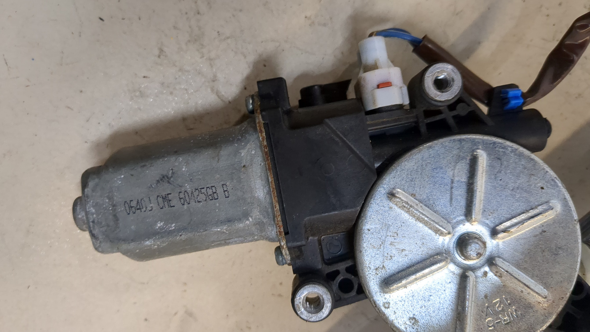 Стеклоподъемник электр. задний левый