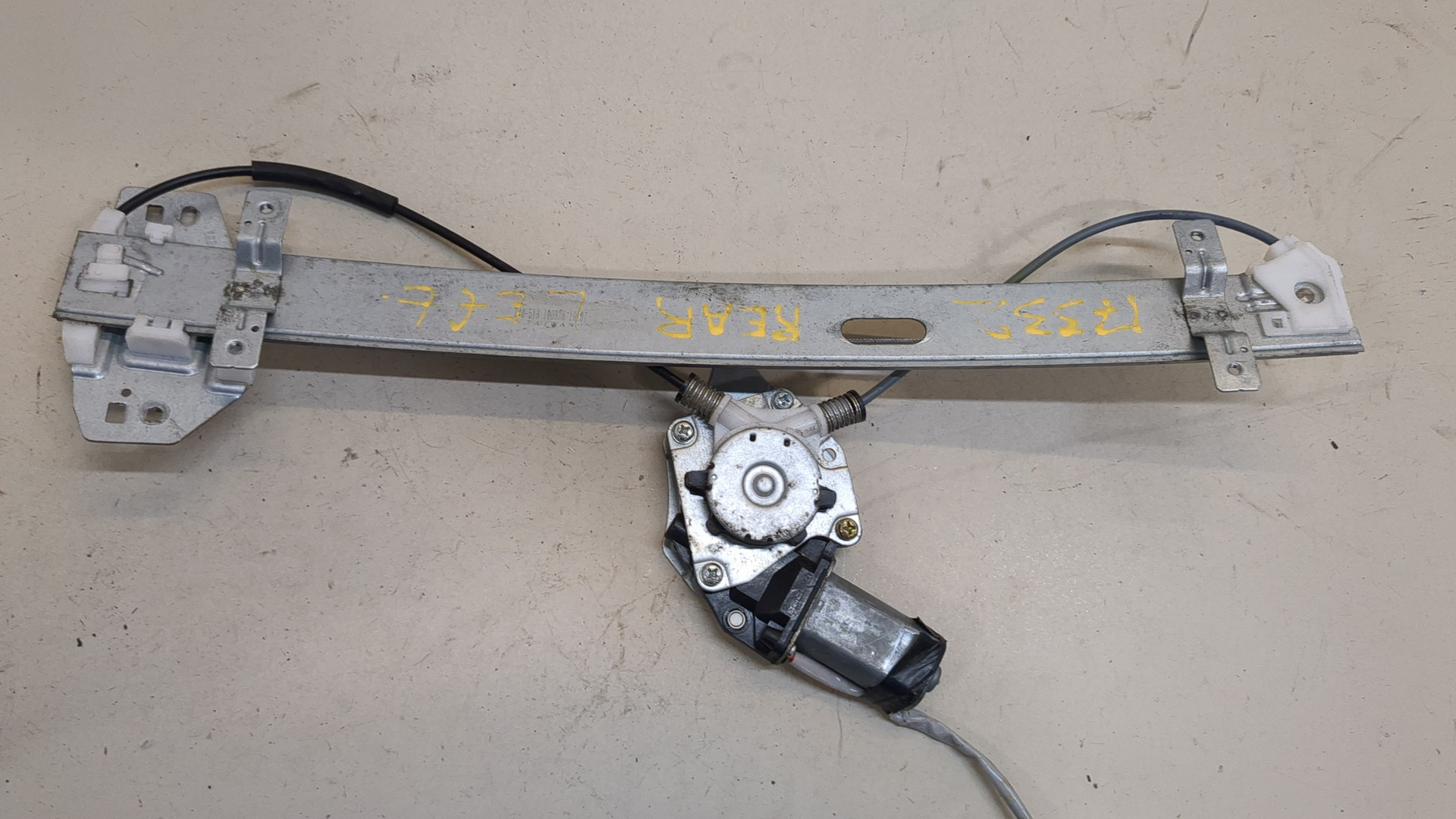 Стеклоподъемник электр. задний правый