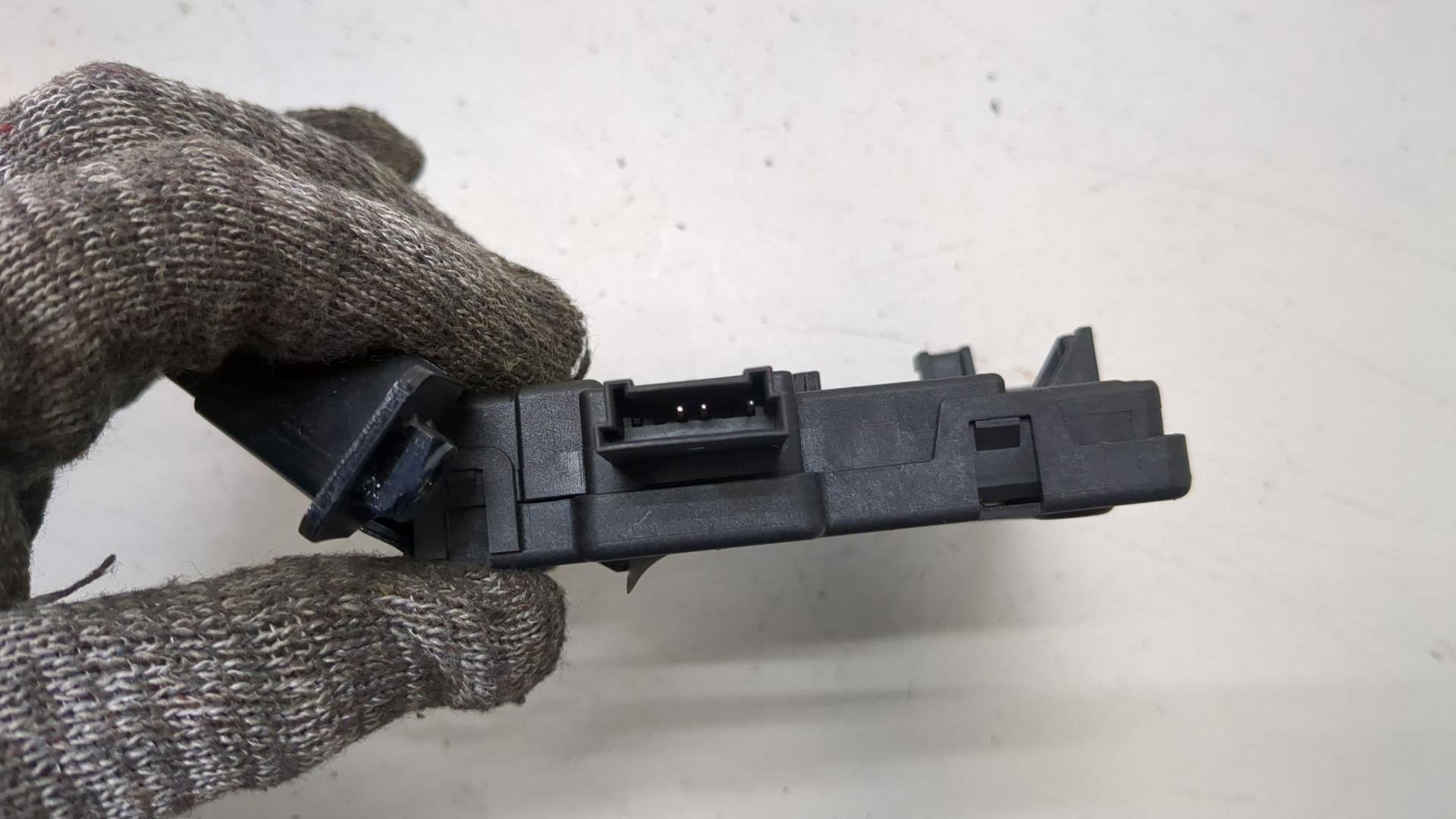 Замок багажника