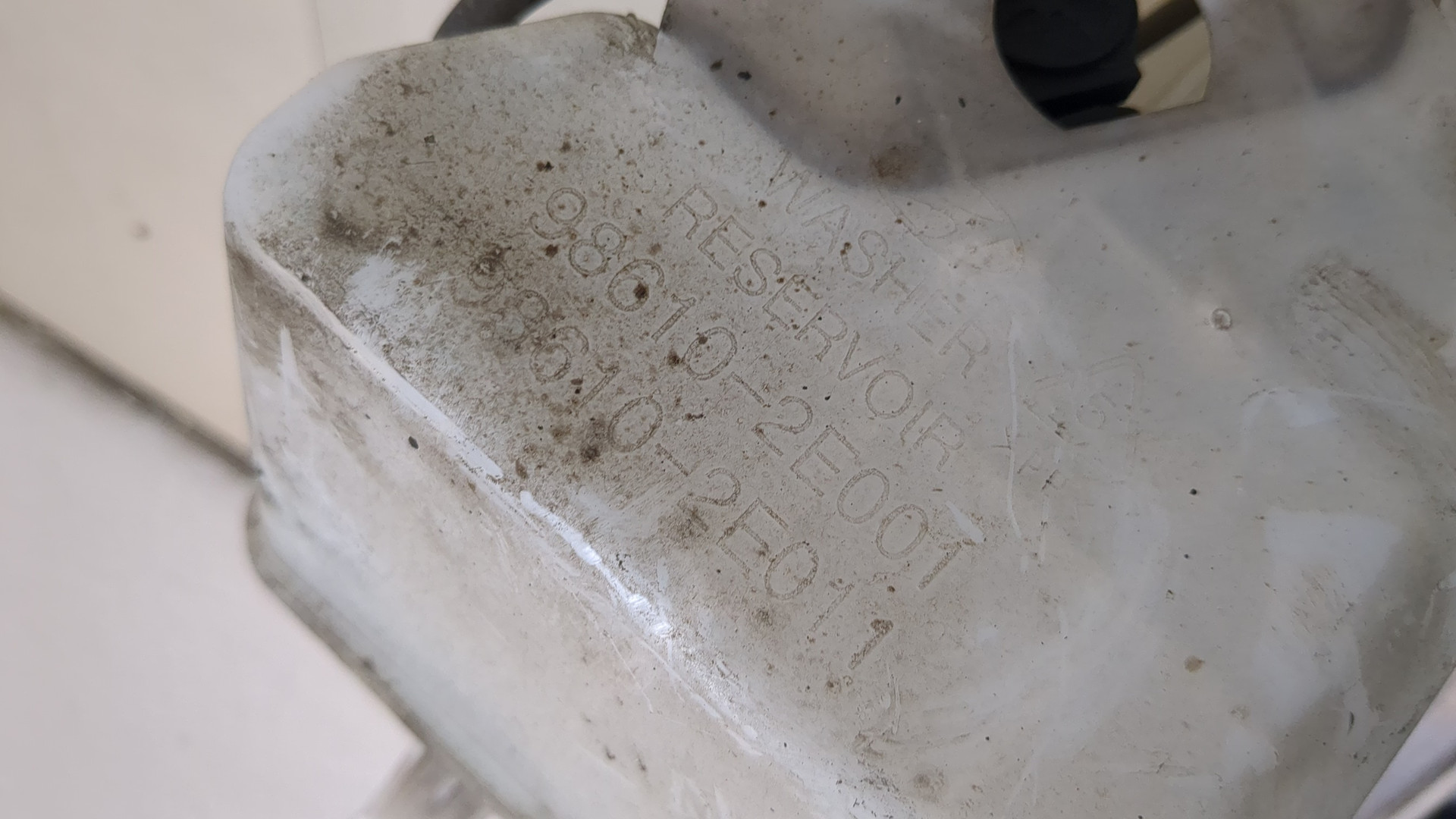 Бачок омывателя лобового стекла