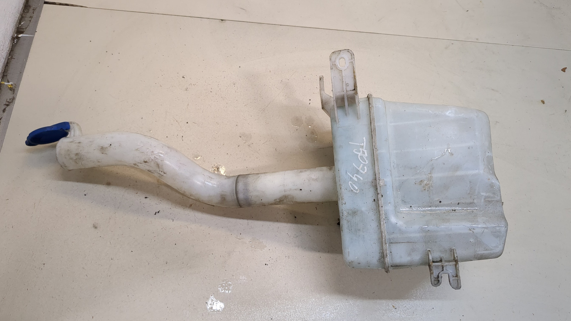 Бачок омывателя лобового стекла