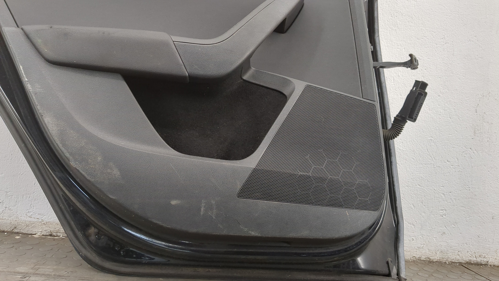 Дверь задняя левая