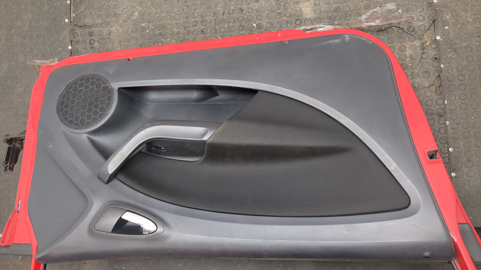 Дверь передняя левая