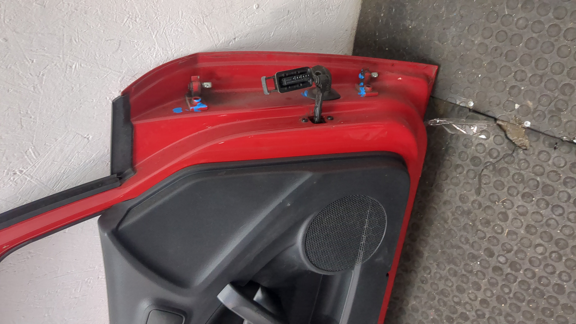 Дверь передняя левая