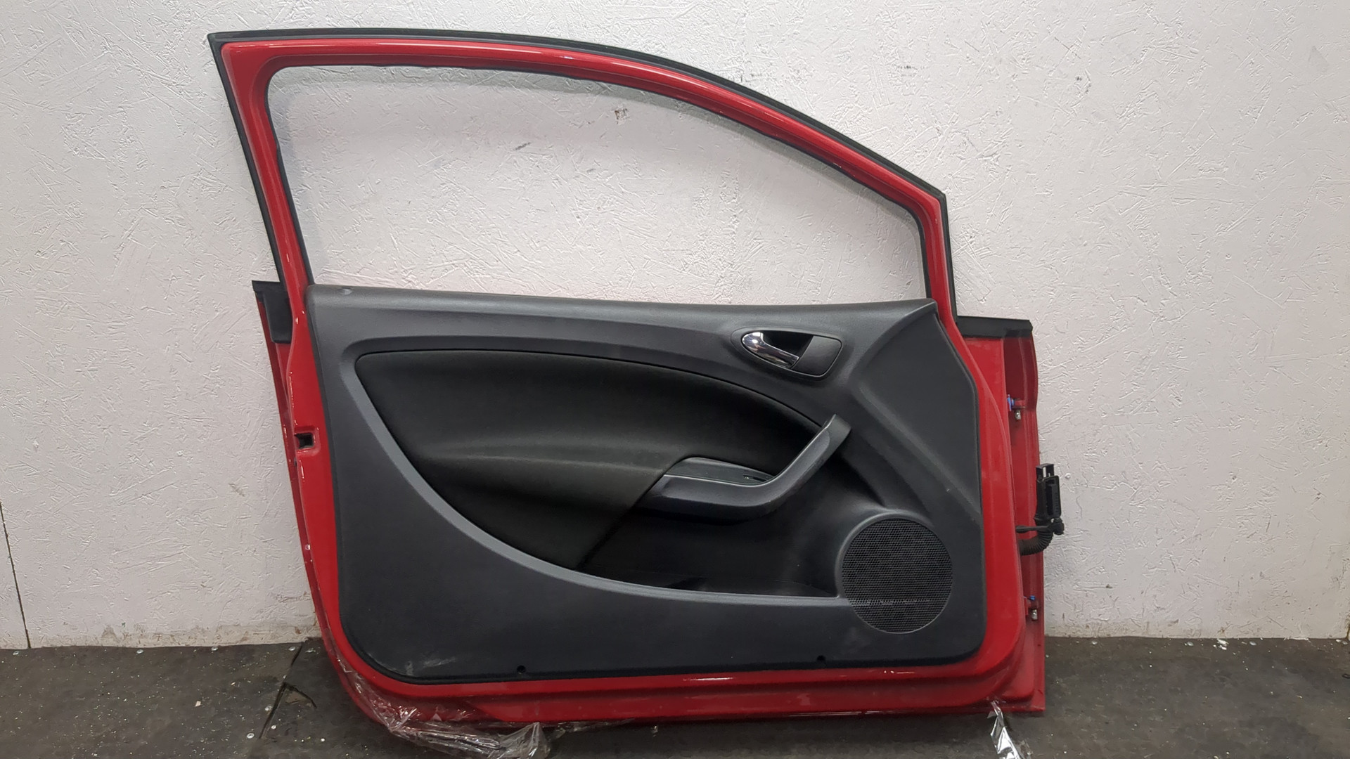 Дверь передняя левая