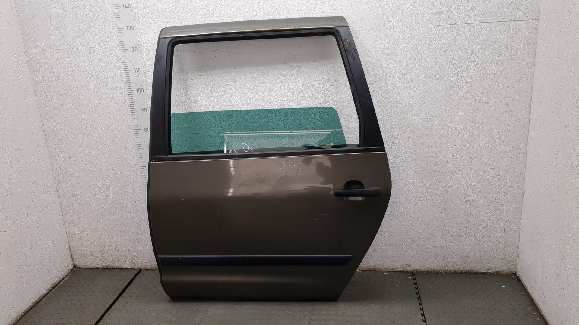 Дверь задняя левая