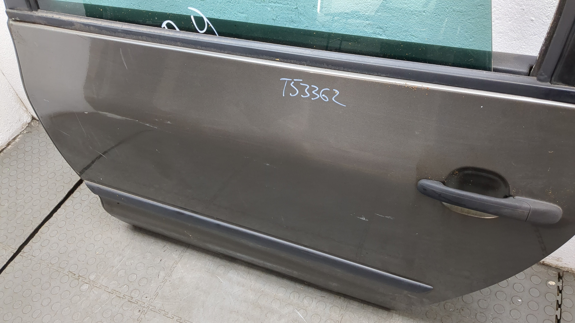 Дверь задняя левая