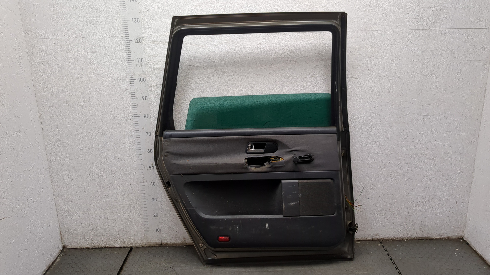 Дверь задняя левая