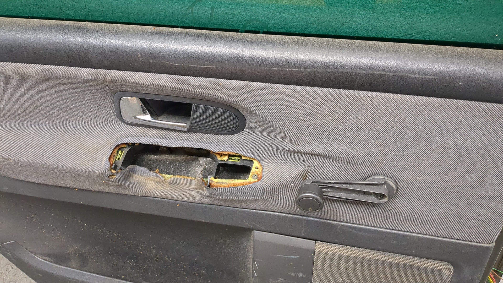 Дверь задняя левая