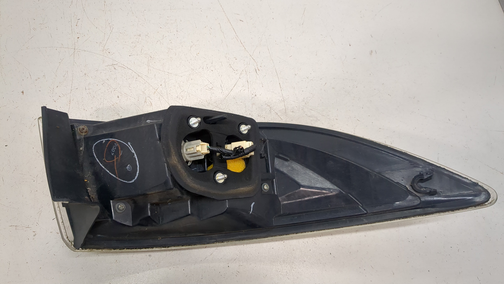 Фонарь задний правый