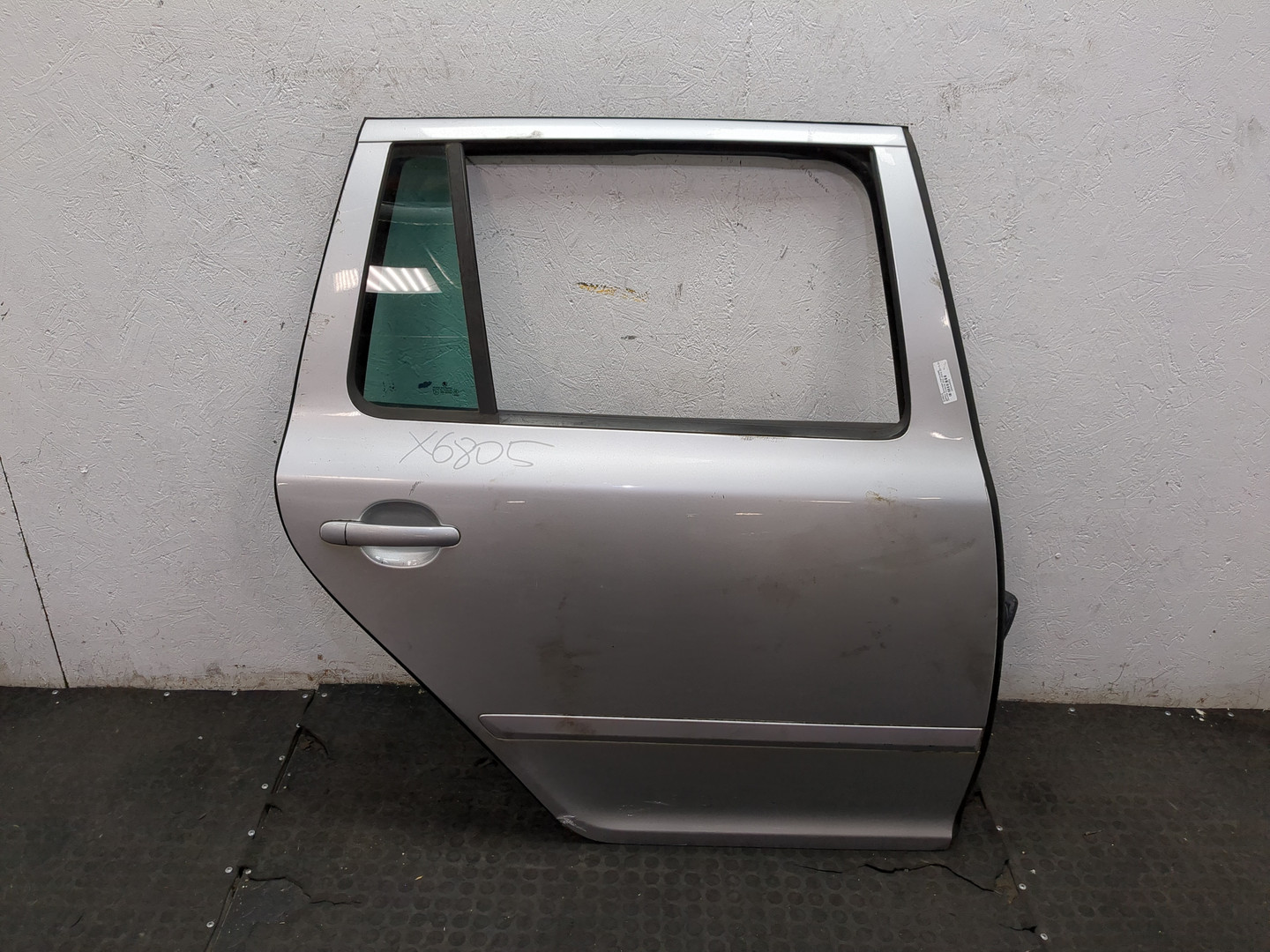 Дверь задняя правая