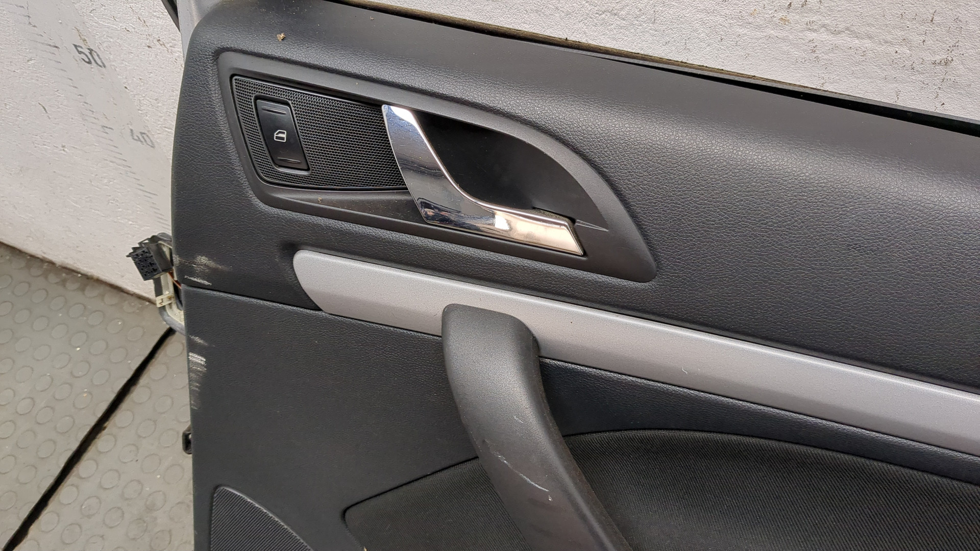 Дверь задняя правая