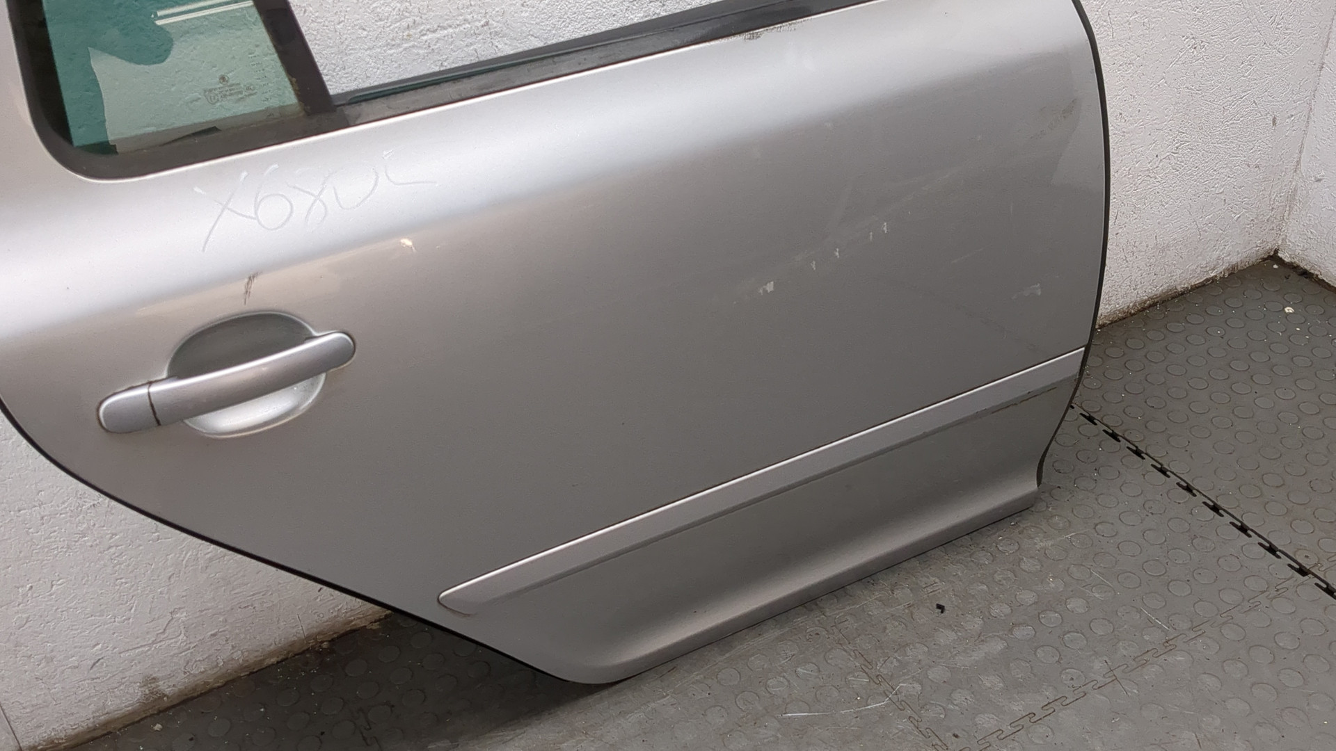 Дверь задняя правая