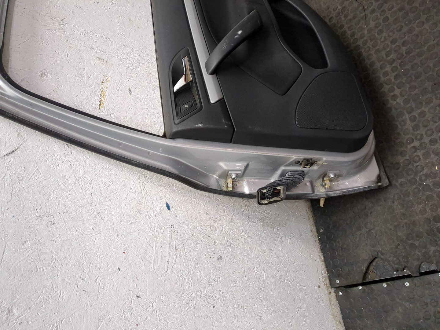 Дверь задняя правая