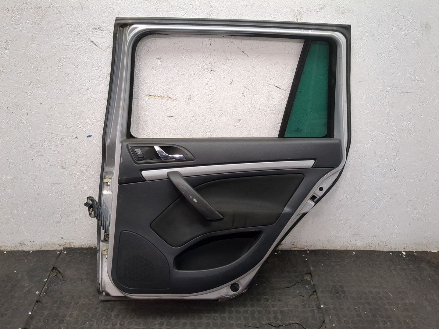 Дверь задняя правая