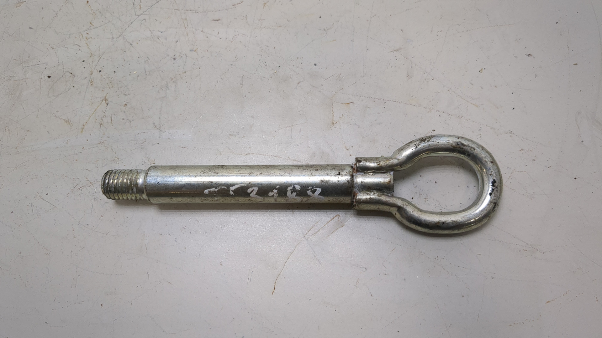 Крюк буксировочный