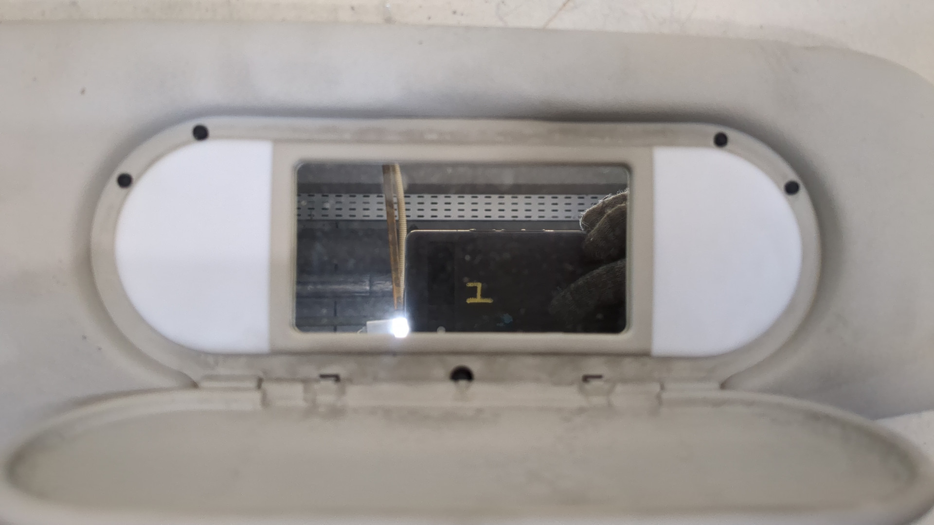 Козырек солнцезащитный